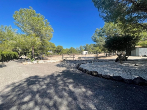 FINCA ECUESTRE MEDITERRÁNEA CERCA DEL LAGO EN TORREMENDO – ALICANTE