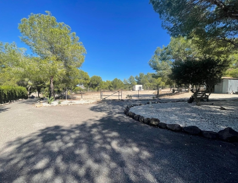 FINCA ECUESTRE MEDITERRÁNEA CERCA DEL LAGO EN TORREMENDO – ALICANTE