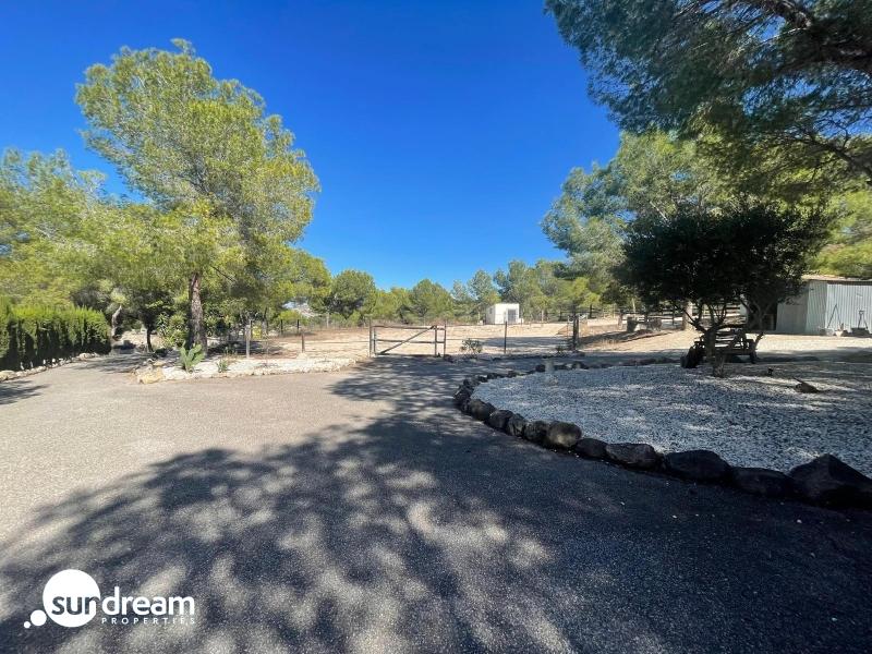 FINCA ECUESTRE MEDITERRÁNEA CERCA DEL LAGO EN TORREMENDO – ALICANTE