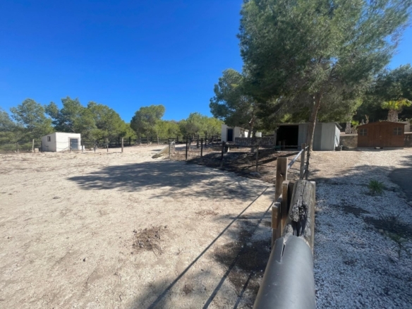 FINCA ECUESTRE MEDITERRÁNEA CERCA DEL LAGO EN TORREMENDO – ALICANTE