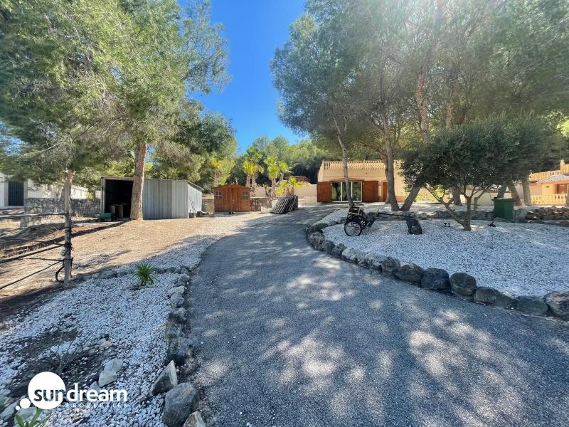 FINCA ECUESTRE MEDITERRÁNEA CERCA DEL LAGO EN TORREMENDO – ALICANTE
