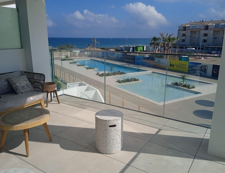 Ático en venta con piscina en playa l’Estanyo Denia