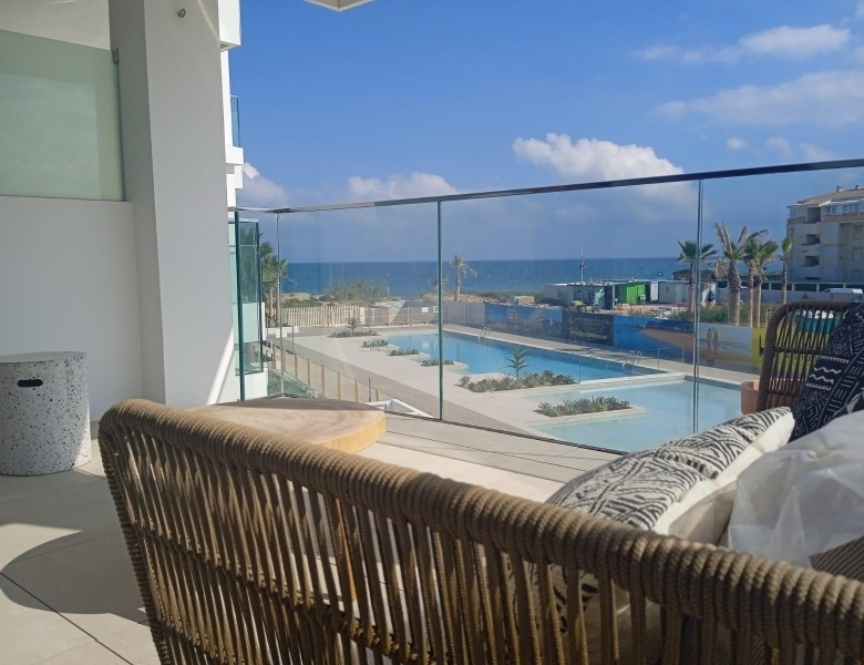 Ático en venta con piscina en playa l’Estanyo Denia