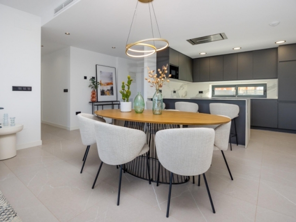 Villas de obra nueva en venta con piscina Torrevieja