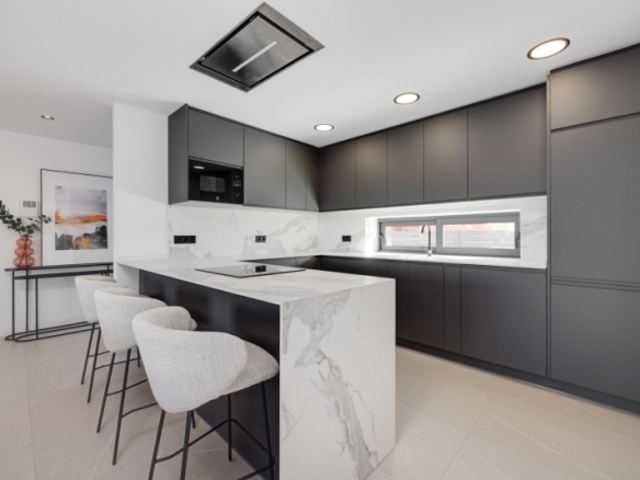 Villas de obra nueva en venta con piscina Torrevieja