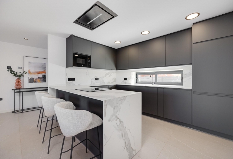 Villas de obra nueva en venta con piscina Torrevieja