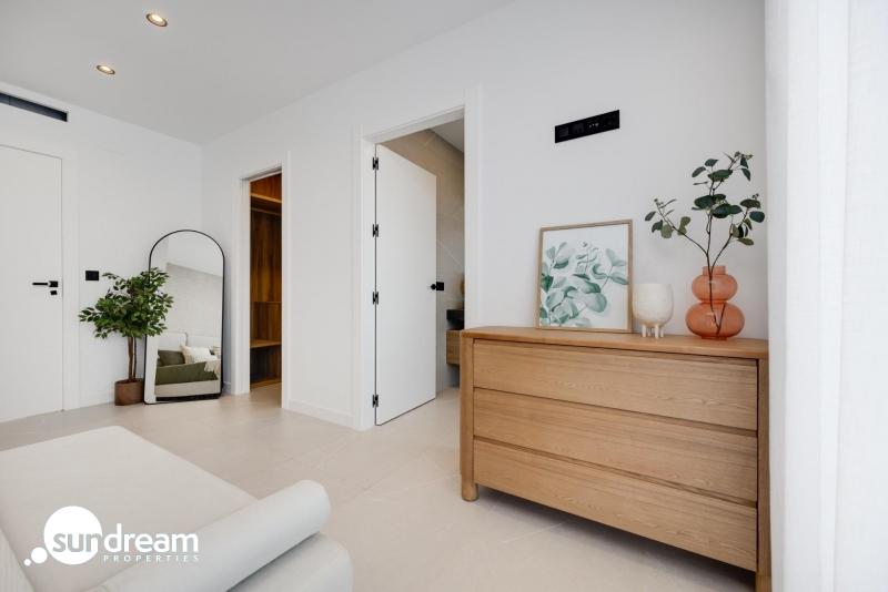 Villas de obra nueva en venta con piscina Torrevieja