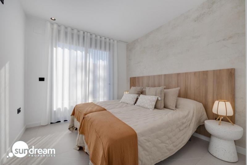 Villas de obra nueva en venta con piscina Torrevieja