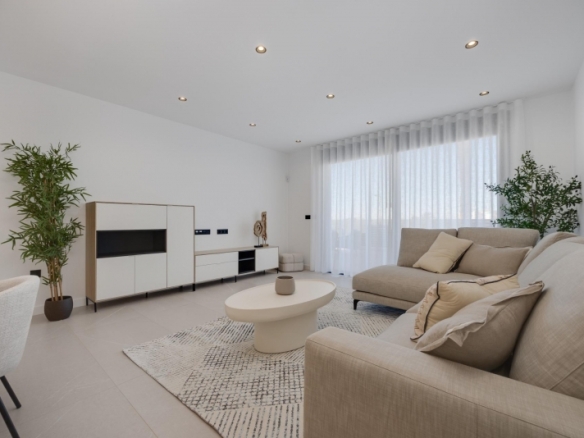 Villas de obra nueva en venta con piscina Torrevieja