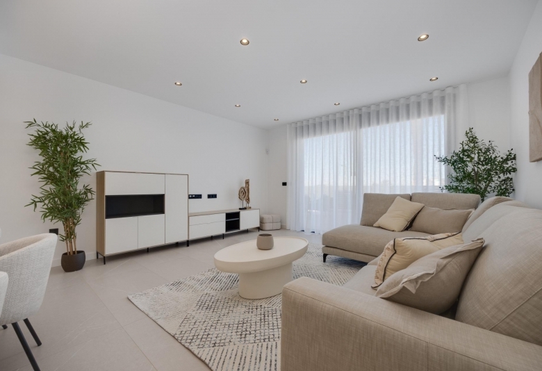 Villas de obra nueva en venta con piscina Torrevieja