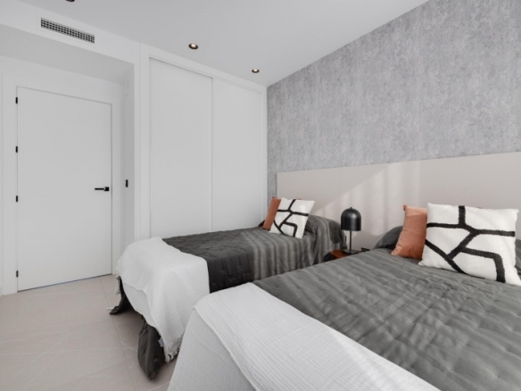 Villas de obra nueva en venta con piscina Torrevieja