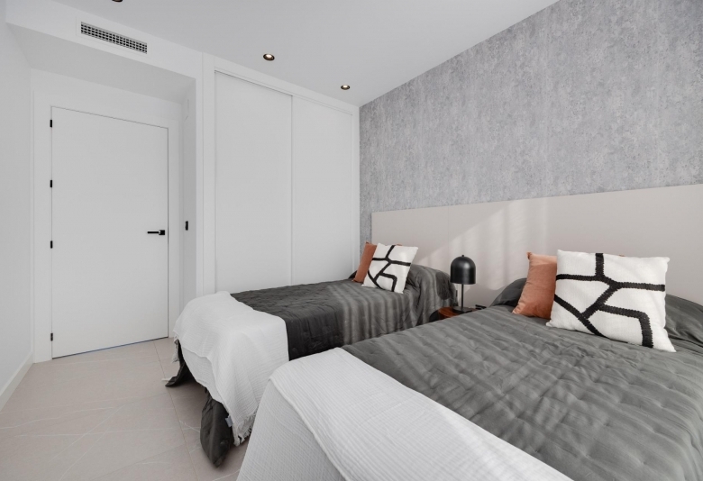 Villas de obra nueva en venta con piscina Torrevieja