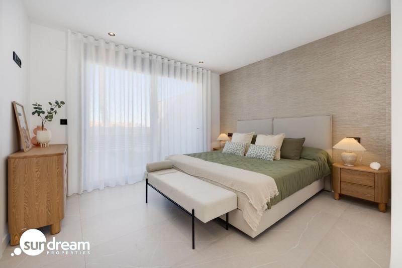 Villas de obra nueva en venta con piscina Torrevieja