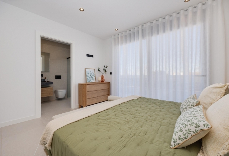 Villas de obra nueva en venta con piscina Torrevieja