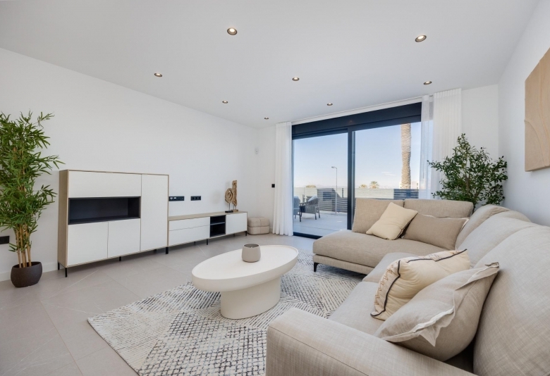 Villas de obra nueva en venta con piscina Torrevieja