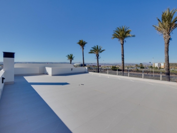 Villas de obra nueva en venta con piscina Torrevieja
