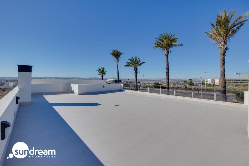 Villas de obra nueva en venta con piscina Torrevieja