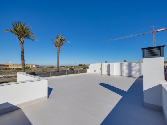 Villas de obra nueva en venta con piscina Torrevieja