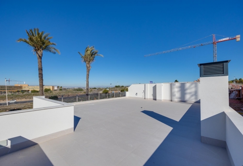 Villas de obra nueva en venta con piscina Torrevieja