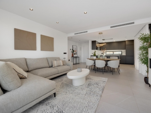 Villas de obra nueva en venta con piscina Torrevieja