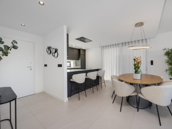 Villas de obra nueva en venta con piscina Torrevieja