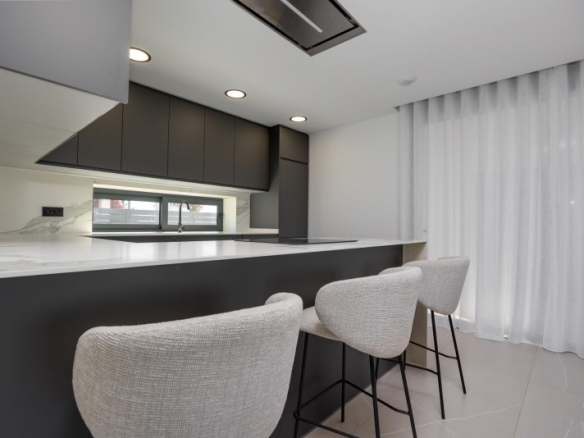 Villas de obra nueva en venta con piscina Torrevieja