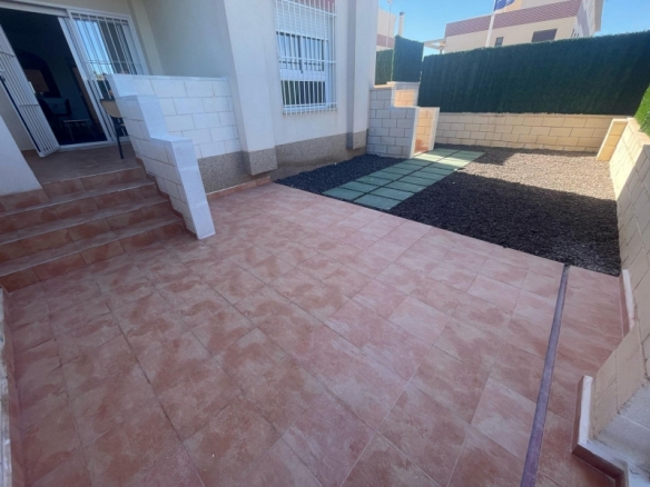 Piso en venta con 2 habitaciones y piscina en Cabo Roig