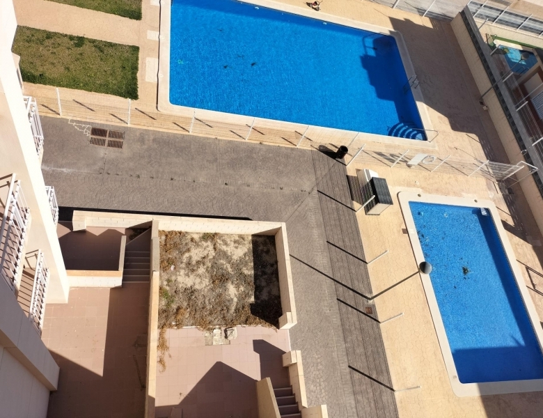 Piso en venta con 2 habitaciones y piscina en Cabo Roig