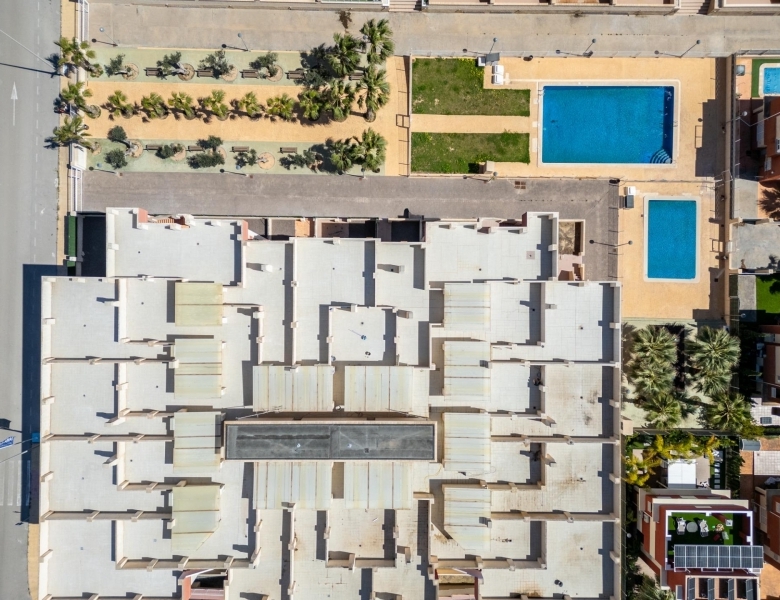 Piso en venta con 2 habitaciones y piscina en Cabo Roig