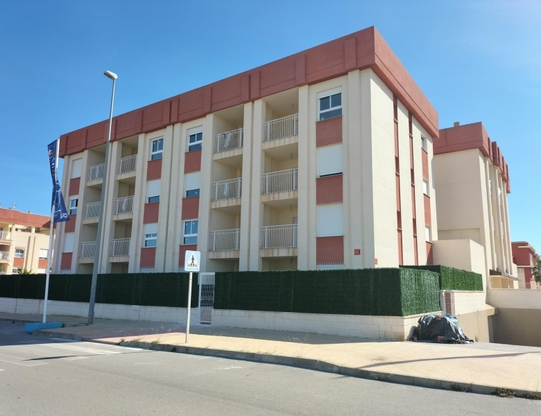 Piso en venta con 2 habitaciones y piscina en Cabo Roig