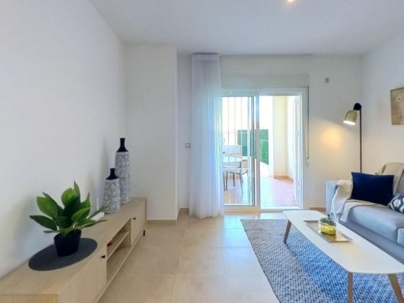 Piso en venta con 2 habitaciones y piscina en Cabo Roig