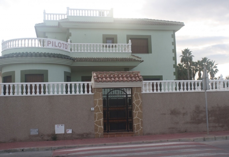 Fantástico Chalet Estilo Mediterráneo en Los Altos de Torrevieja con 3 Dormitorios y 4 Baños
