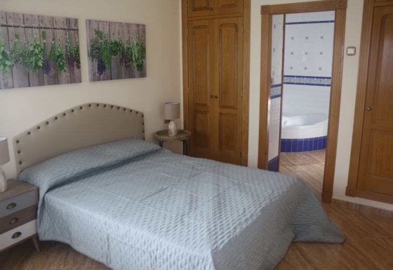 Fantástico Chalet Estilo Mediterráneo en Los Altos de Torrevieja con 3 Dormitorios y 4 Baños