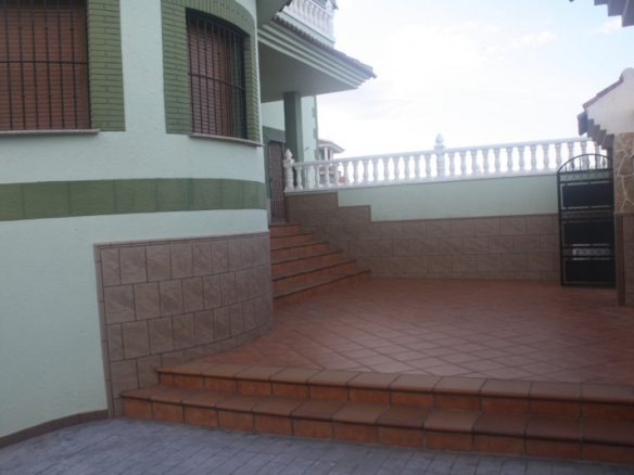 Fantástico Chalet Estilo Mediterráneo en Los Altos de Torrevieja con 3 Dormitorios y 4 Baños