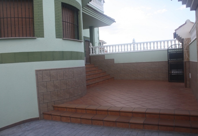 Fantástico Chalet Estilo Mediterráneo en Los Altos de Torrevieja con 3 Dormitorios y 4 Baños