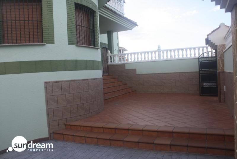 Fantástico Chalet Estilo Mediterráneo en Los Altos de Torrevieja con 3 Dormitorios y 4 Baños