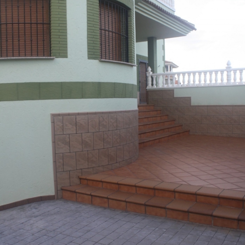 Fantástico Chalet Estilo Mediterráneo en Los Altos de Torrevieja con 3 Dormitorios y 4 Baños