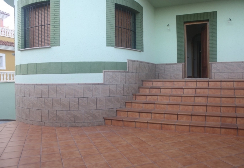Fantástico Chalet Estilo Mediterráneo en Los Altos de Torrevieja con 3 Dormitorios y 4 Baños