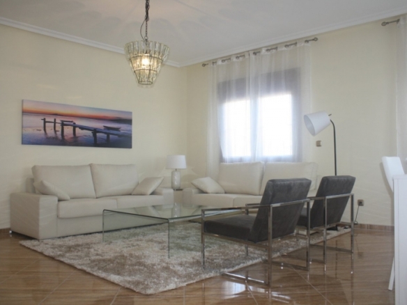 Fantástico Chalet Estilo Mediterráneo en Los Altos de Torrevieja con 3 Dormitorios y 4 Baños