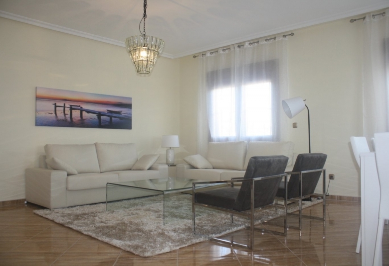 Fantástico Chalet Estilo Mediterráneo en Los Altos de Torrevieja con 3 Dormitorios y 4 Baños