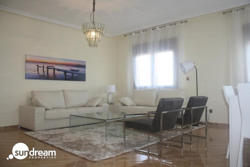 Fantástico Chalet Estilo Mediterráneo en Los Altos de Torrevieja con 3 Dormitorios y 4 Baños