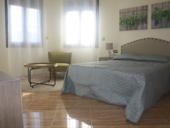 Fantástico Chalet Estilo Mediterráneo en Los Altos de Torrevieja con 3 Dormitorios y 4 Baños