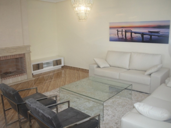 Fantástico Chalet Estilo Mediterráneo en Los Altos de Torrevieja con 3 Dormitorios y 4 Baños