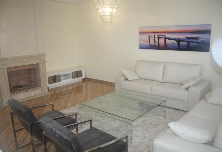 Fantástico Chalet Estilo Mediterráneo en Los Altos de Torrevieja con 3 Dormitorios y 4 Baños