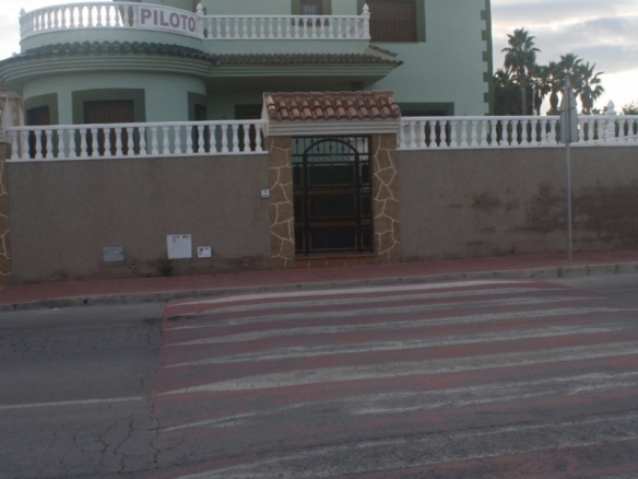 Fantástico Chalet Estilo Mediterráneo en Los Altos de Torrevieja con 3 Dormitorios y 4 Baños
