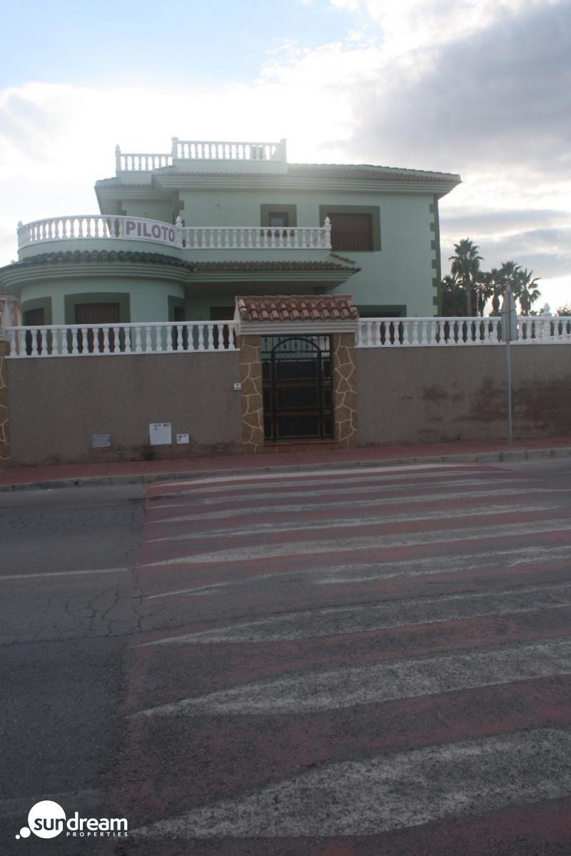 g_39471-3-7 Fantástico Chalet Estilo Mediterráneo en Los Altos de Torrevieja con 3 Dormitorios y 4 Baños