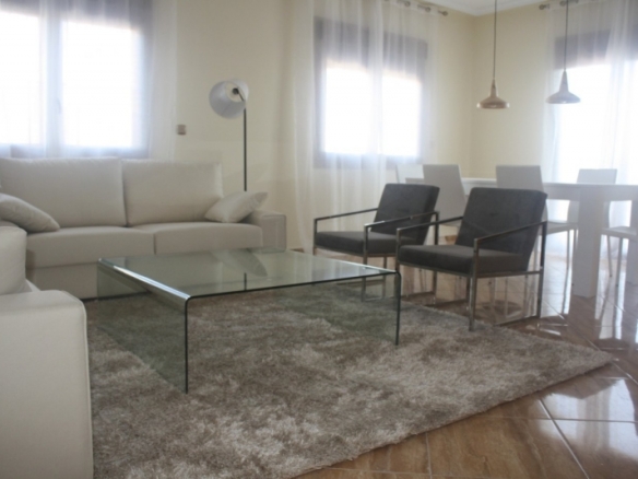 Fantástico Chalet Estilo Mediterráneo en Los Altos de Torrevieja con 3 Dormitorios y 4 Baños