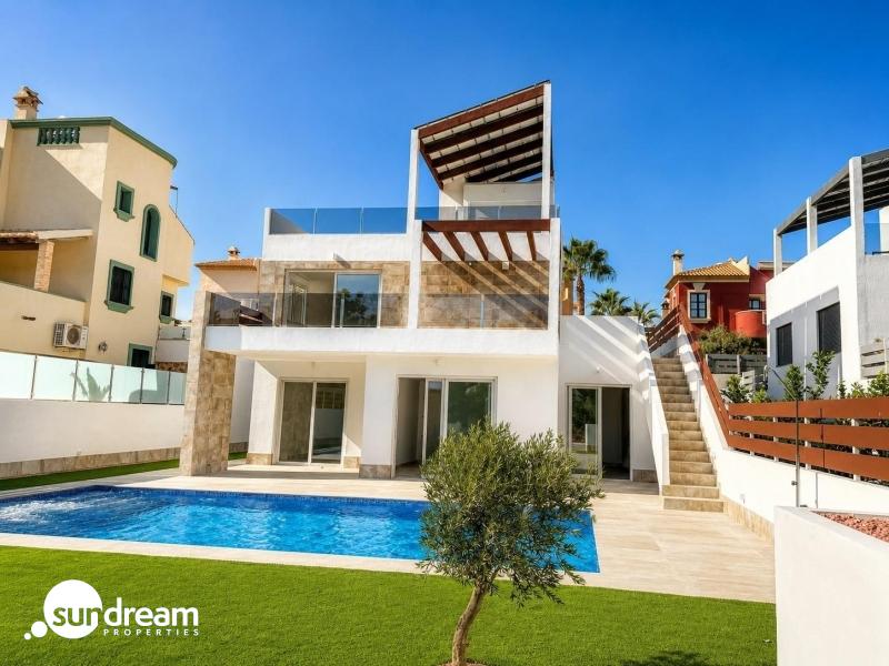 g_39475-19-12 La Marquesa Golf – Villas en Primera Linea con 4 Dormitorios y 4 Baños.