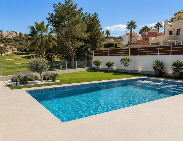 La Marquesa Golf – Villas en Primera Linea con 4 Dormitorios y 4 Baños.
