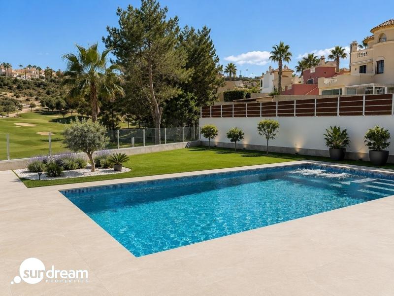 g_39475-19-5 La Marquesa Golf – Villas en Primera Linea con 4 Dormitorios y 4 Baños.